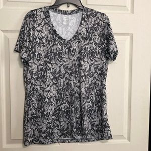 Women’s Under Armour Tee Sz xl